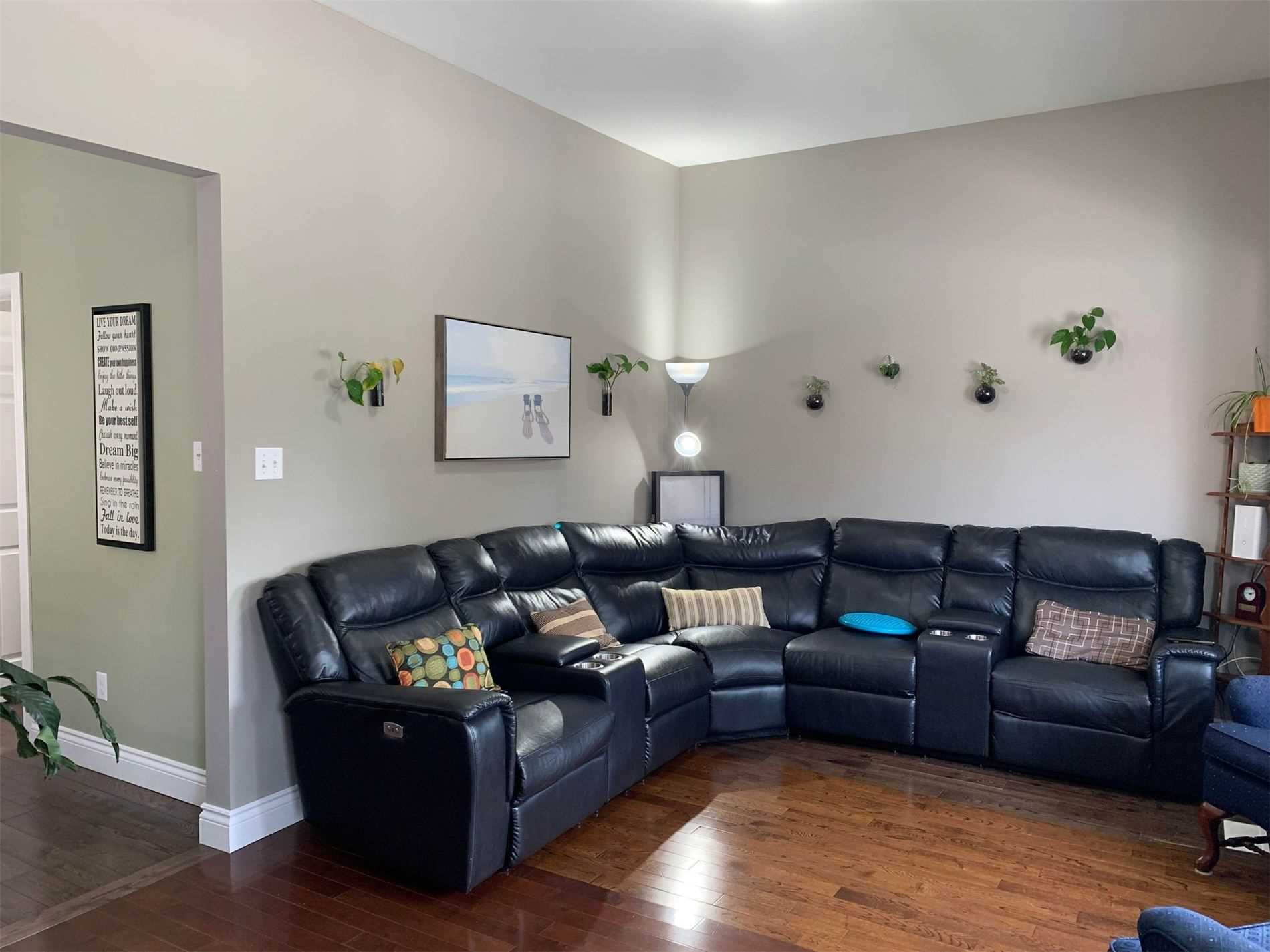 Listing X5866425 - Large Photo # 2
