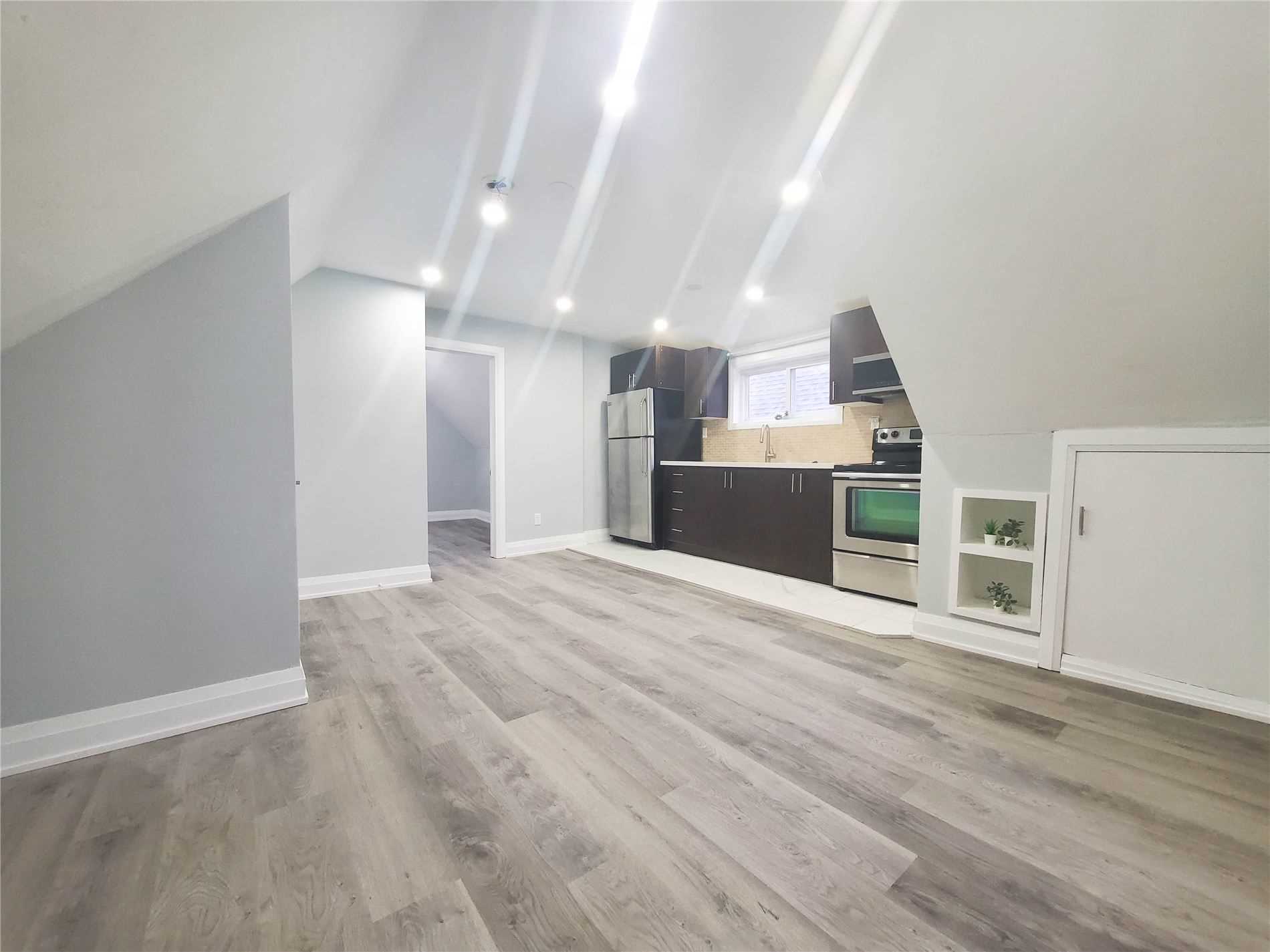 77 Victoria Avenue N, #4