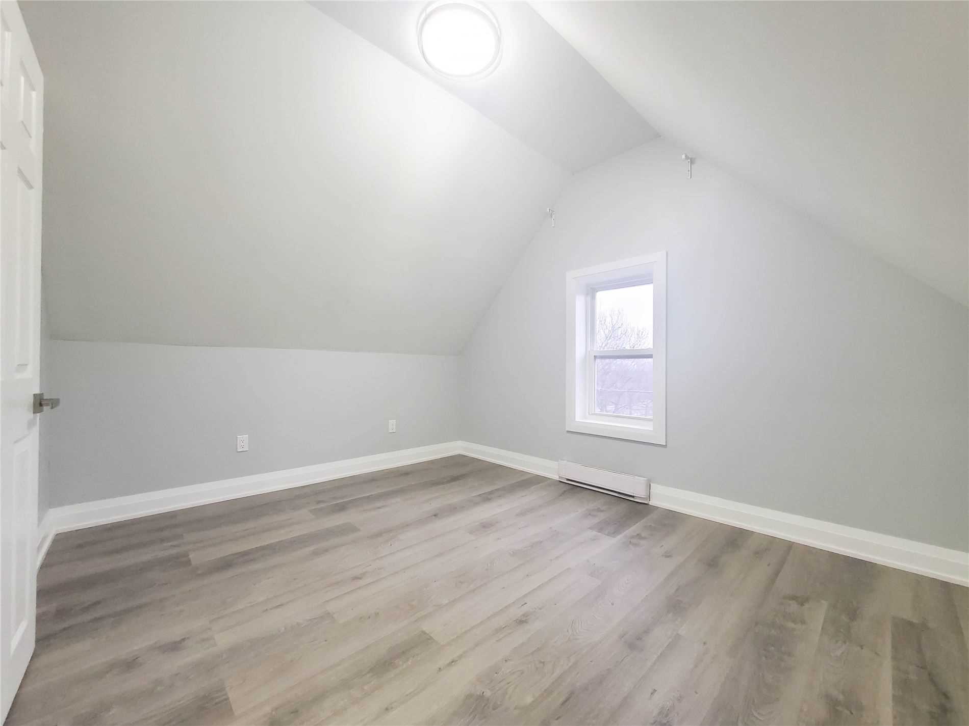 77 Victoria Avenue N, #4