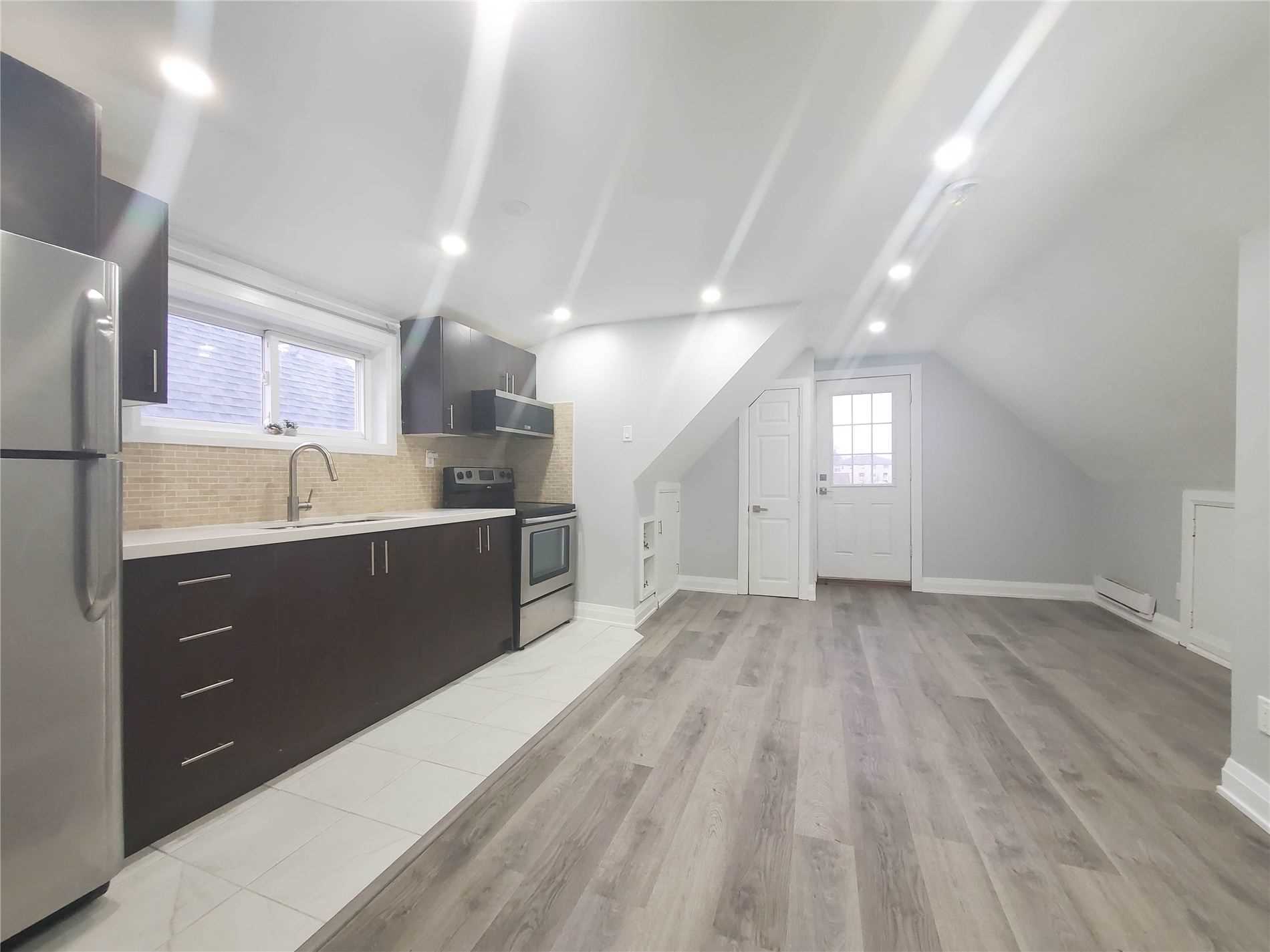 77 Victoria Avenue N, #4