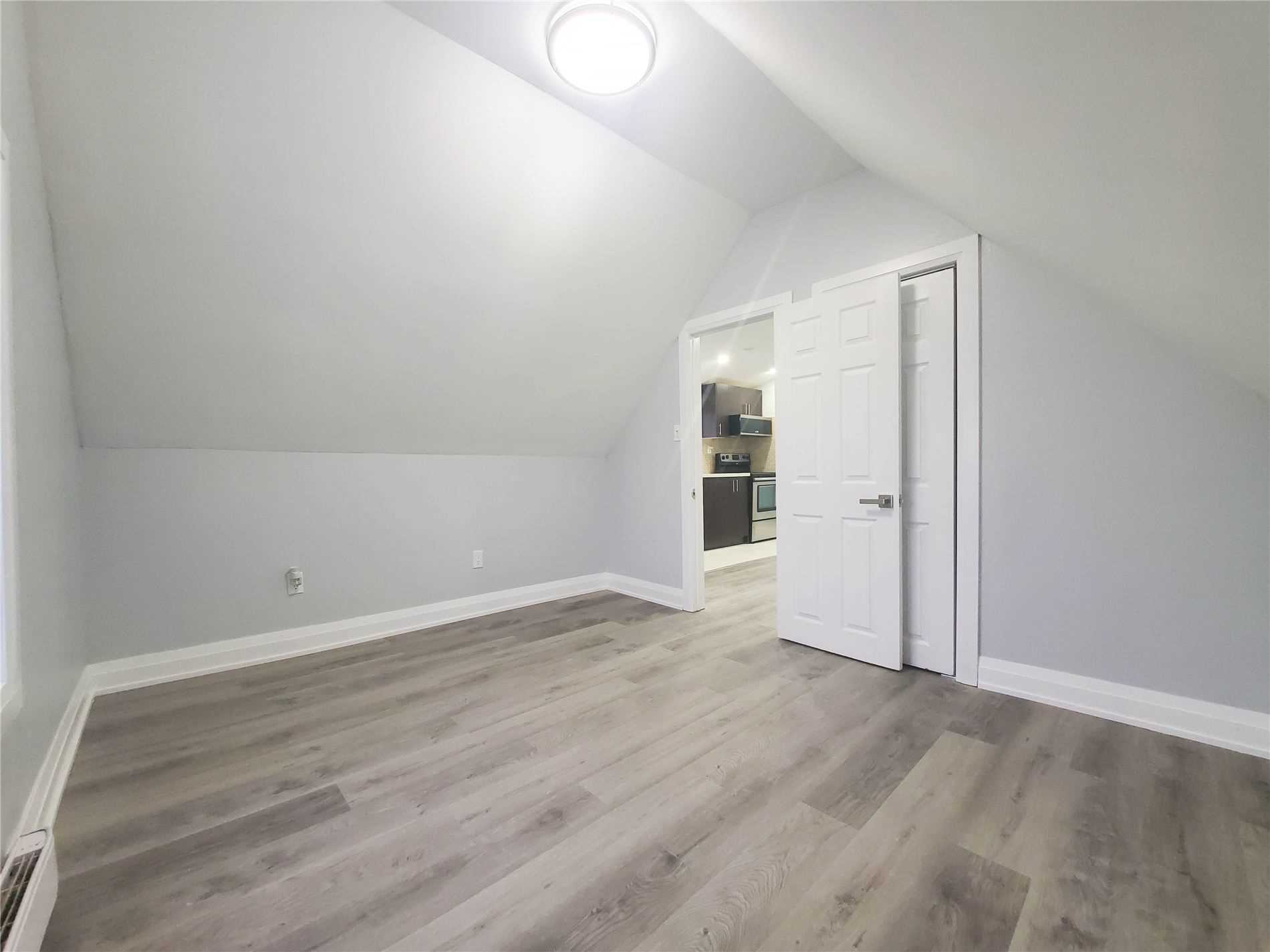 77 Victoria Avenue N, #4