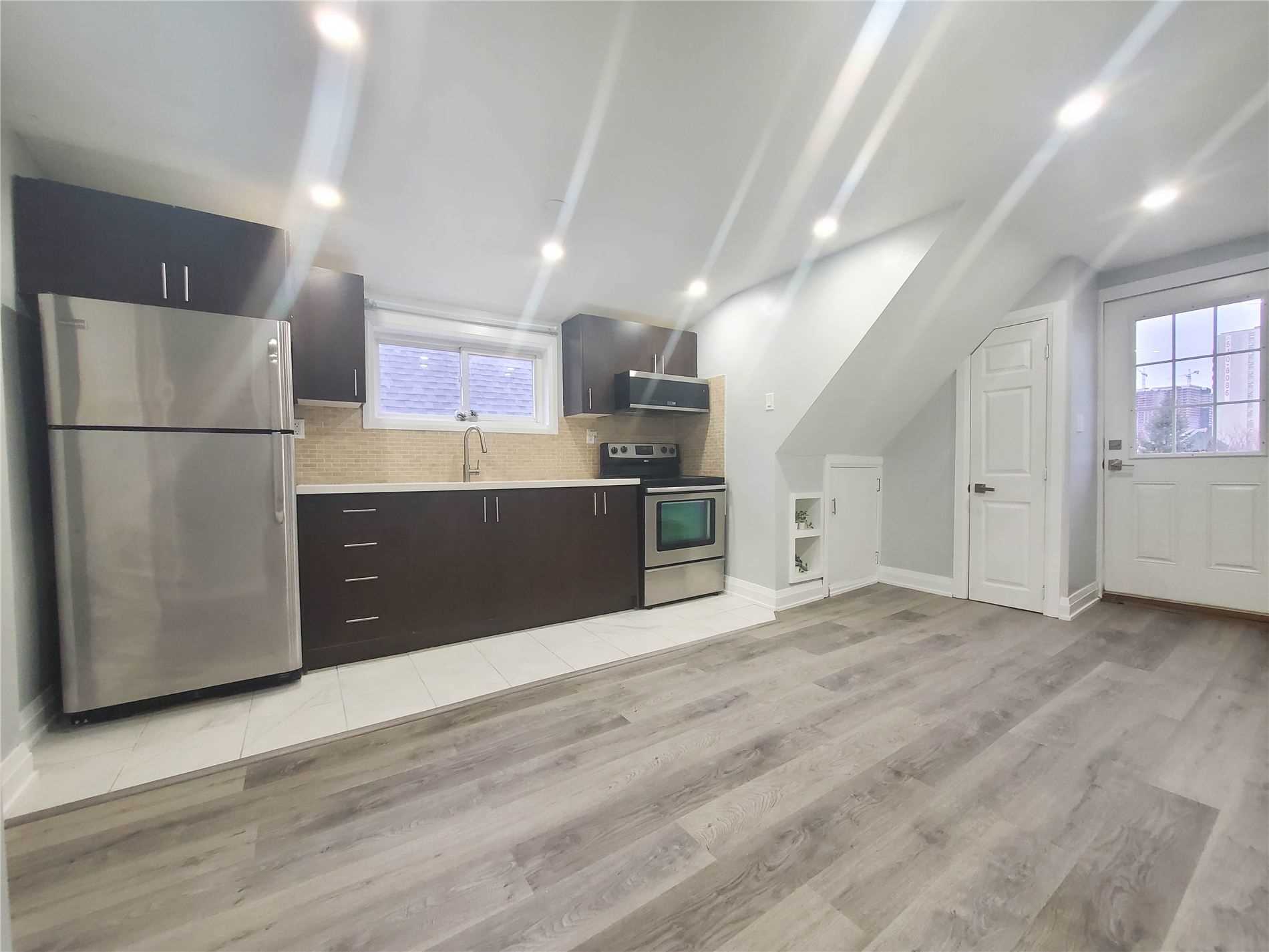 77 Victoria Avenue N, #4