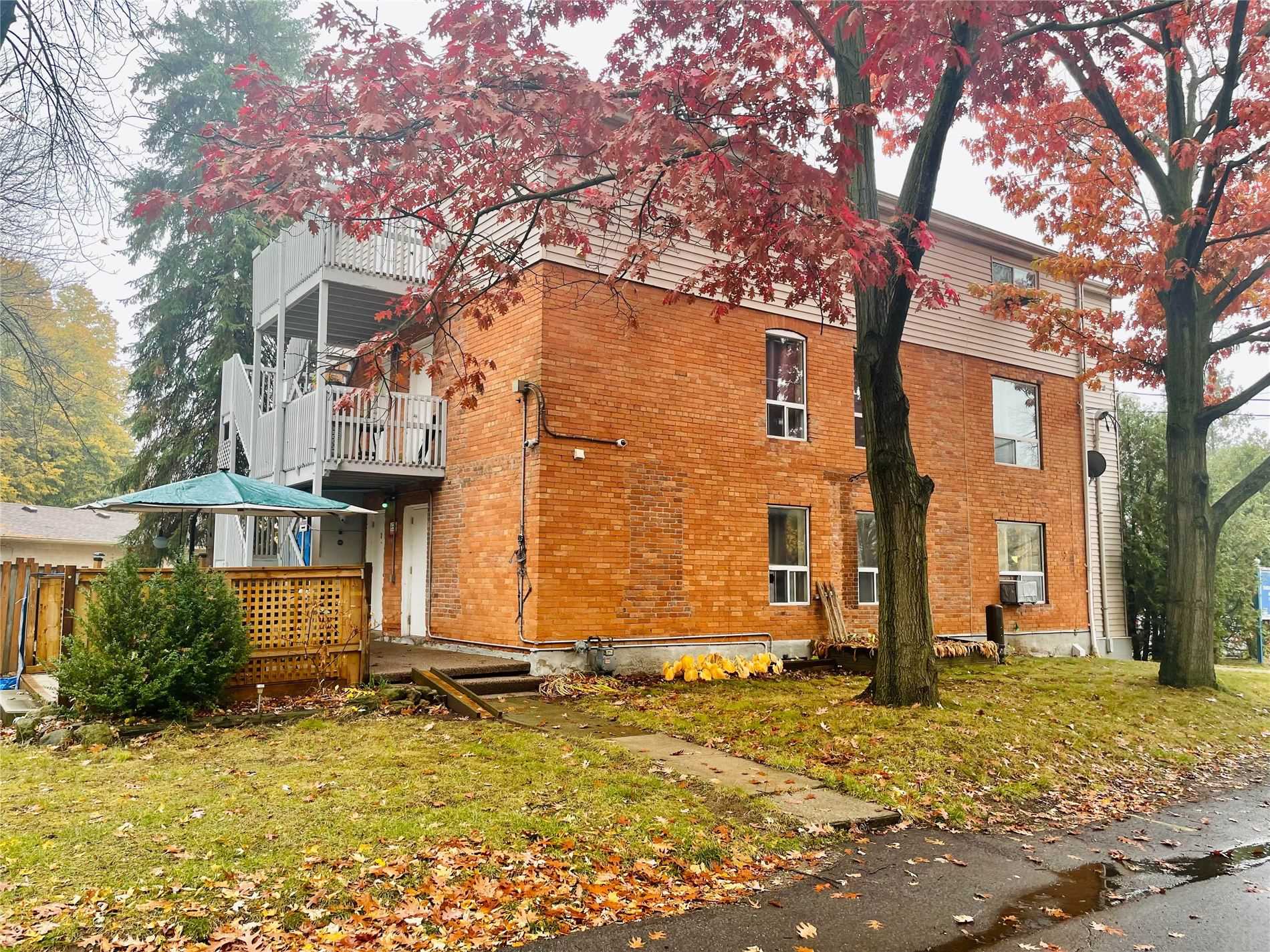 37 Bond St S
