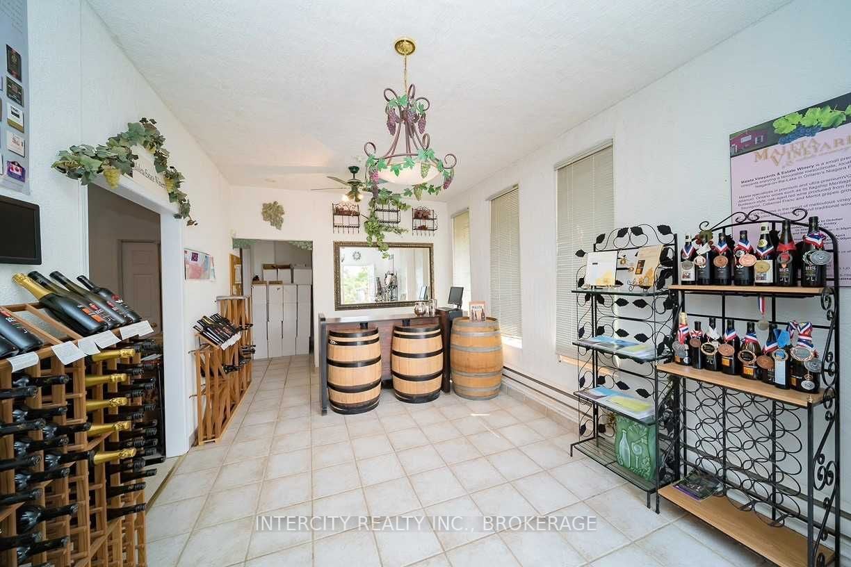 450 Queenston Rd