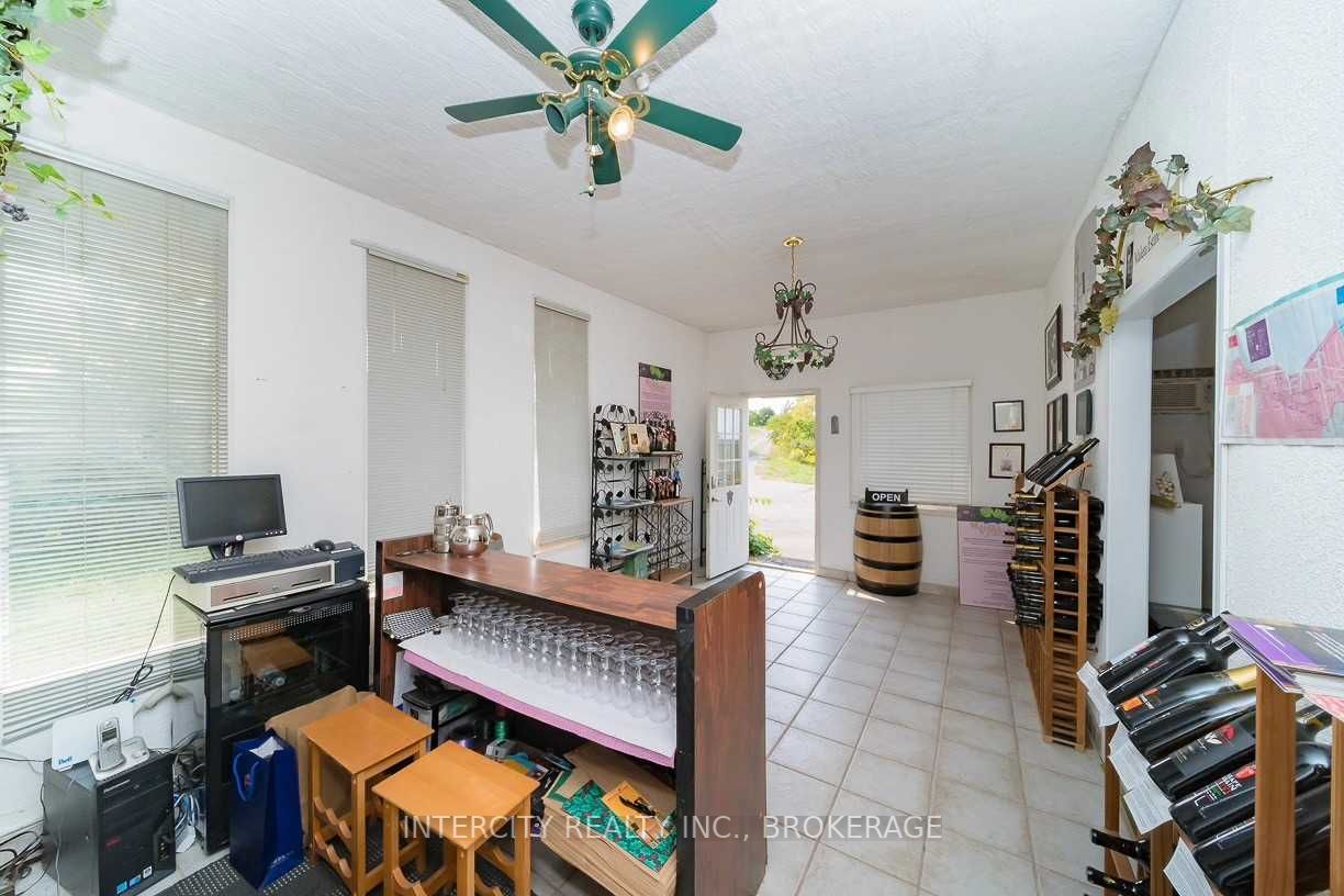 450 Queenston Rd