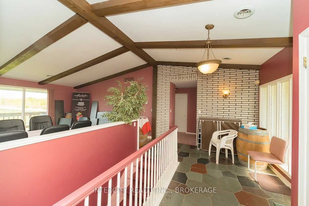 450 Queenston Rd