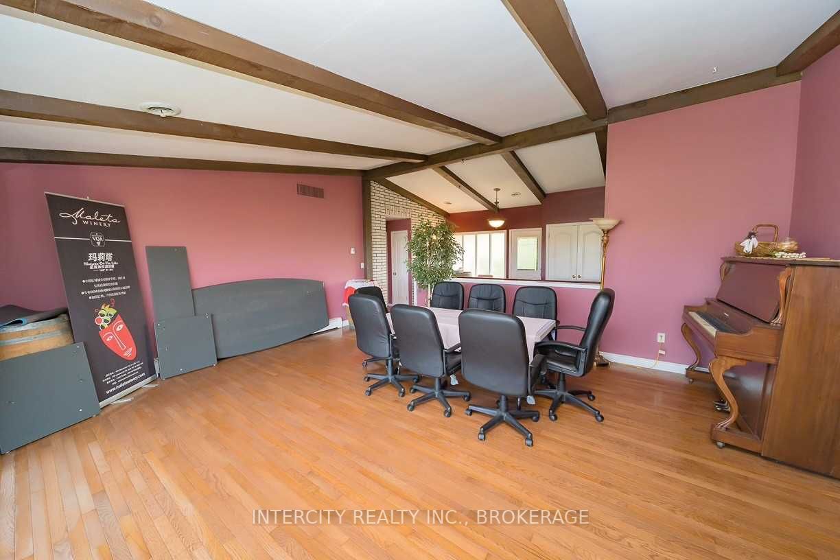 450 Queenston Rd