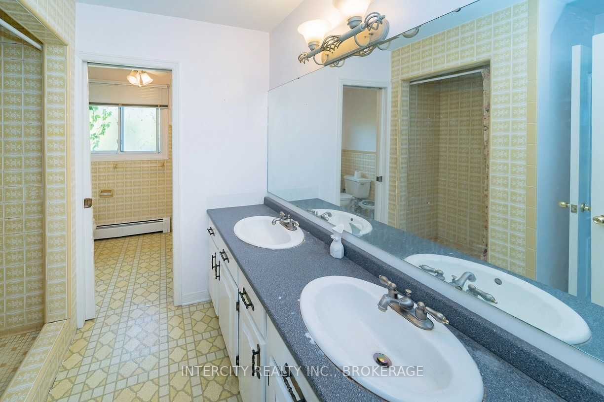 450 Queenston Rd