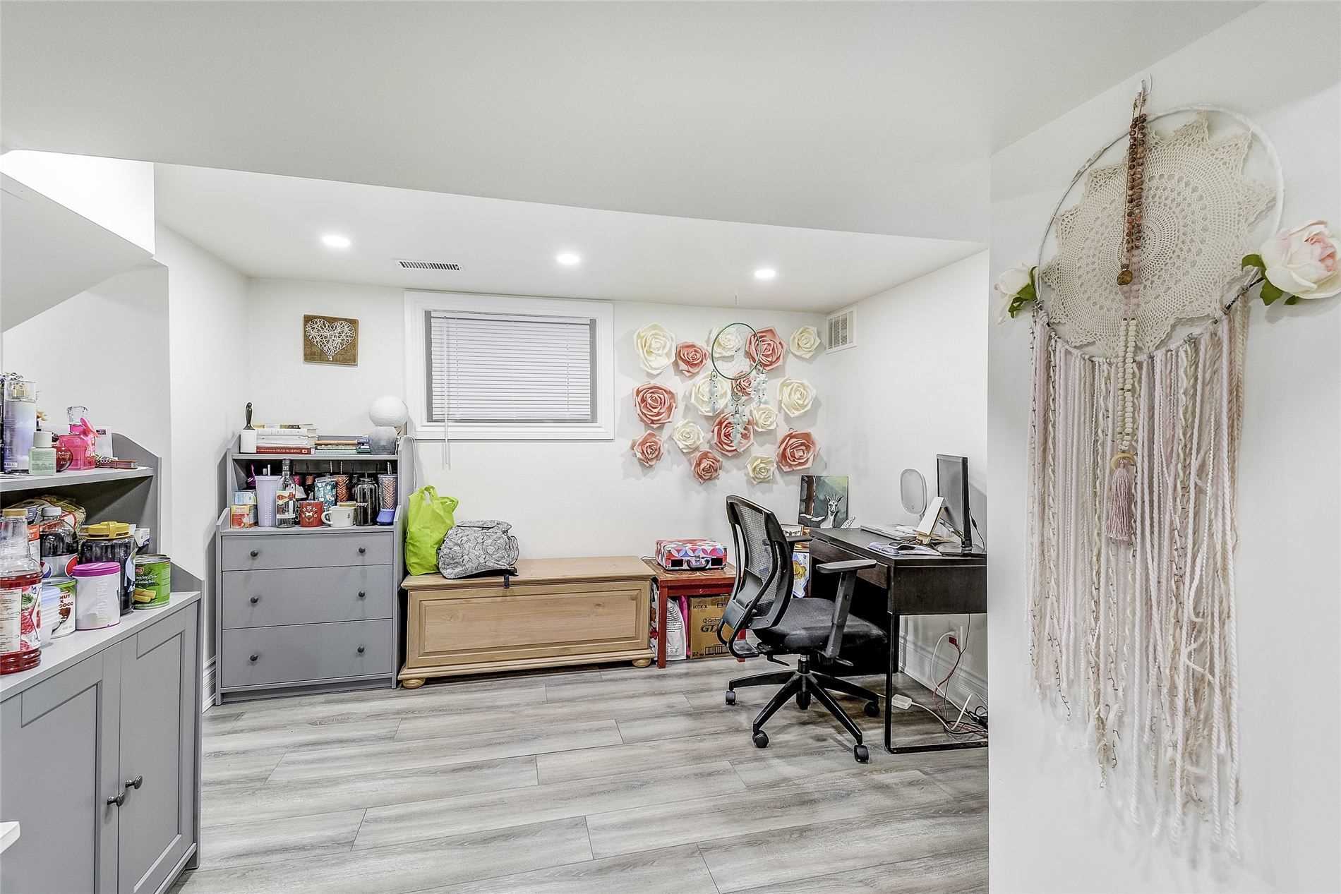 52 Spadina Avenue