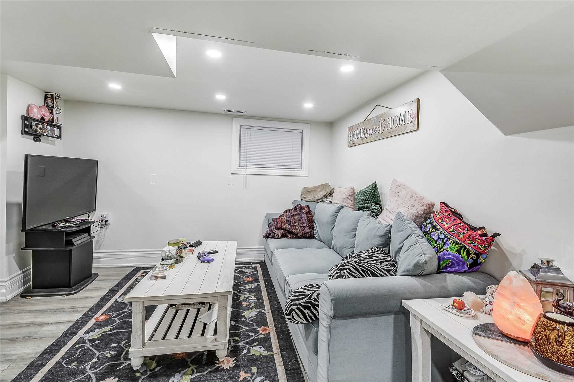 52 Spadina Avenue
