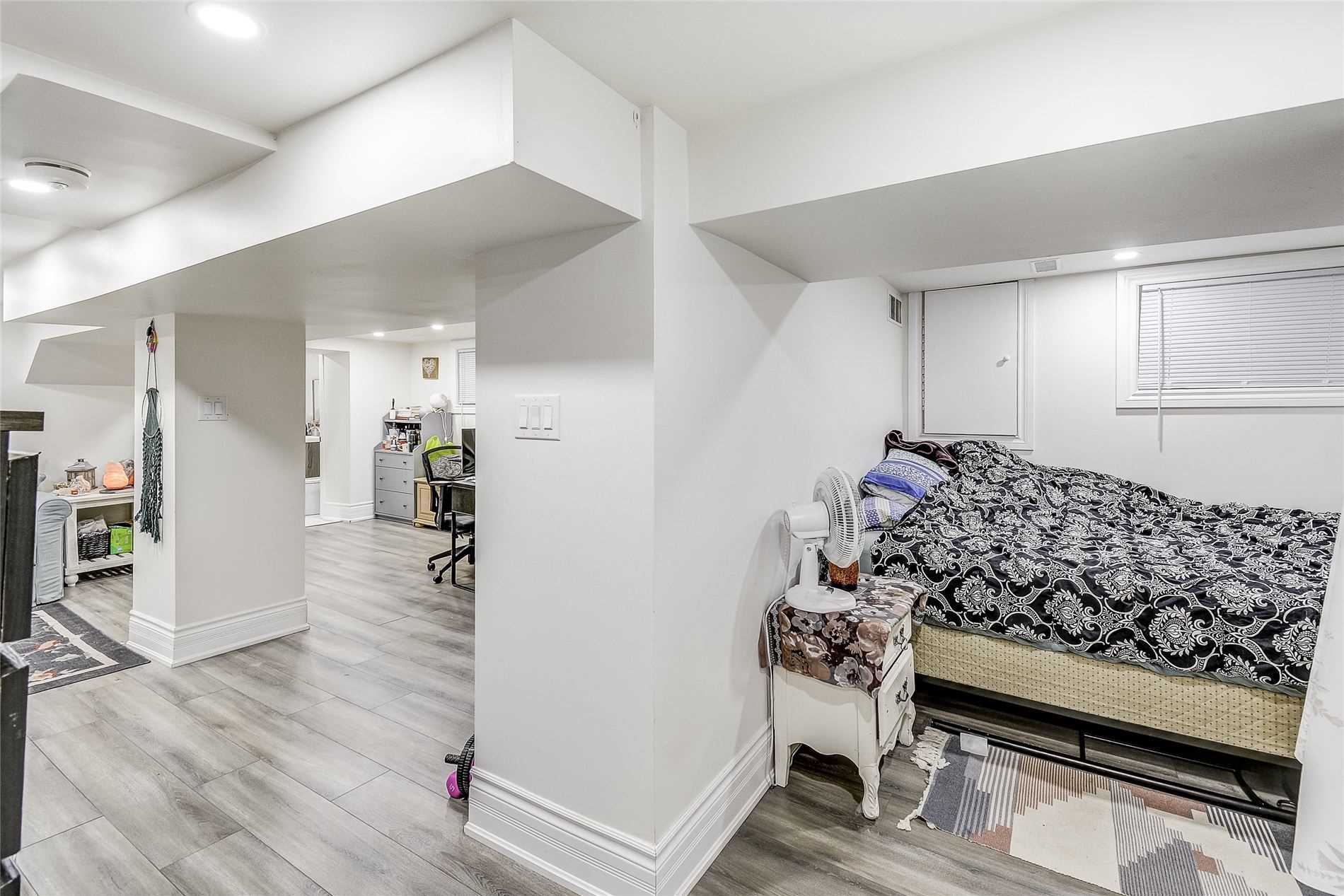 52 Spadina Avenue