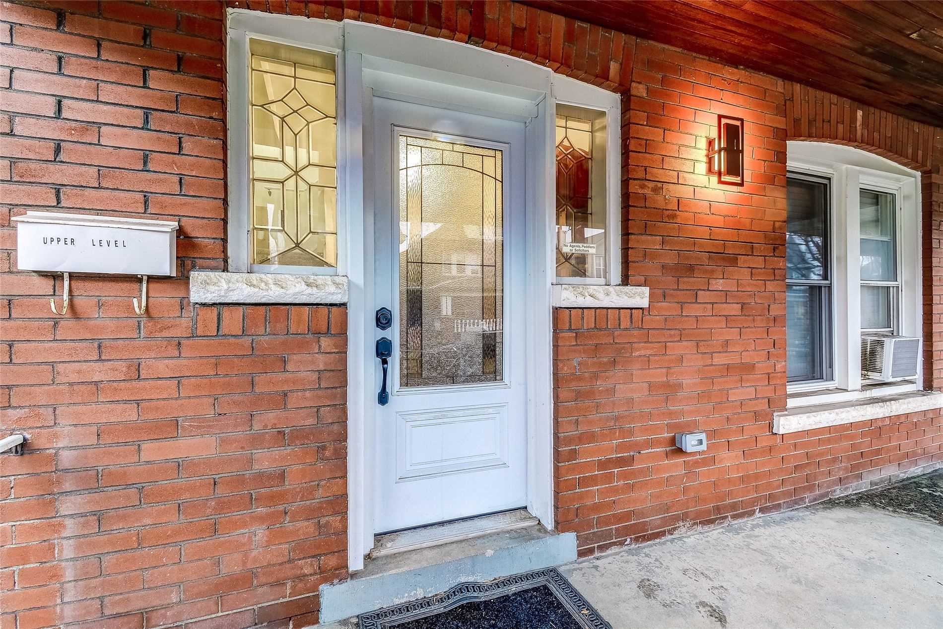 52 Spadina Avenue
