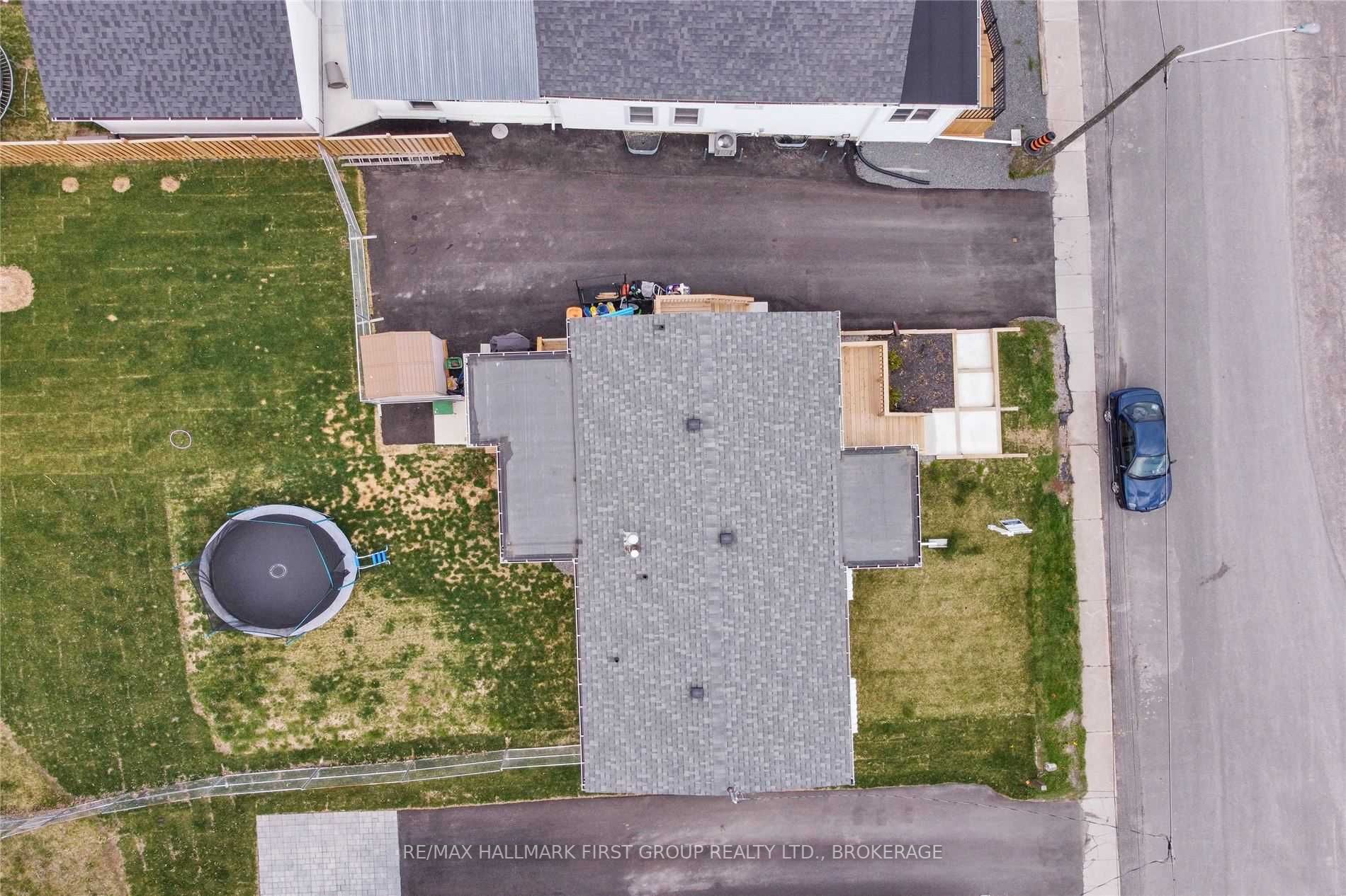 64 Alexander St
