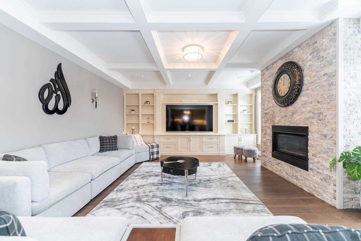101 Lampman Dr