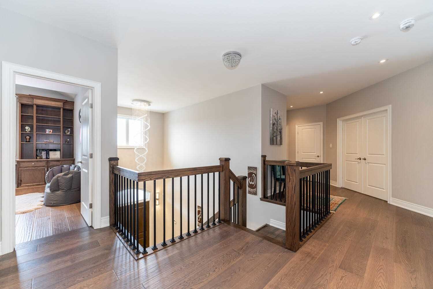 101 Lampman Dr