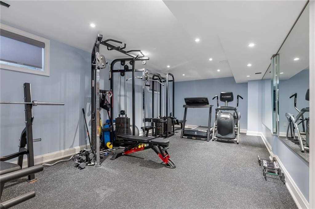 101 Lampman Dr