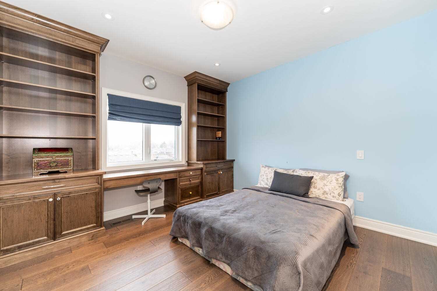 101 Lampman Dr
