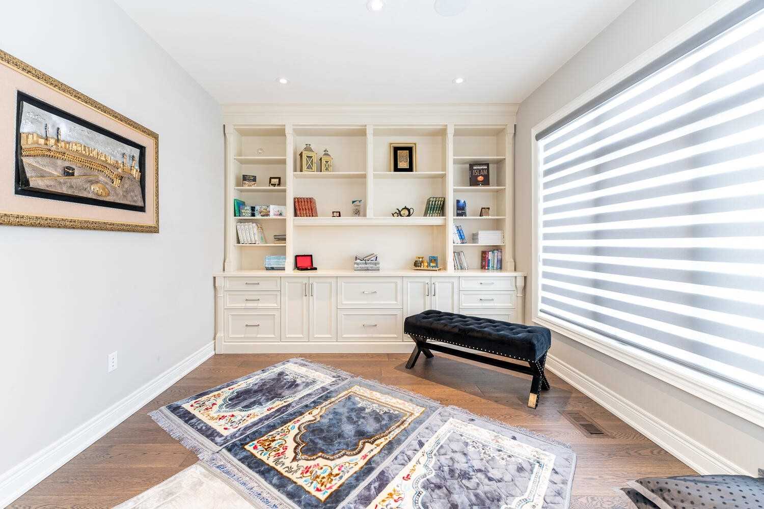 101 Lampman Dr