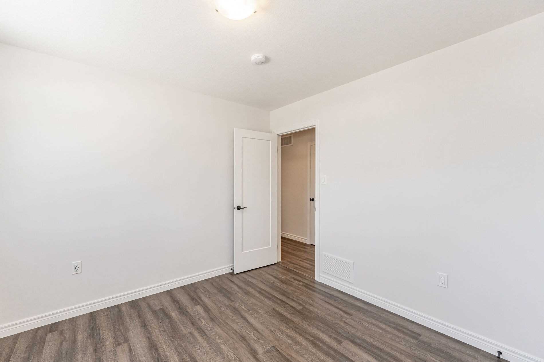 Listing X5873818 - Large Photo # 29