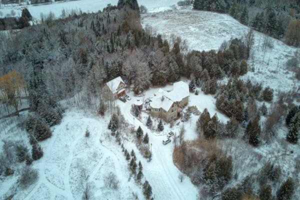 7392 Wellington Road 11, Mapleton