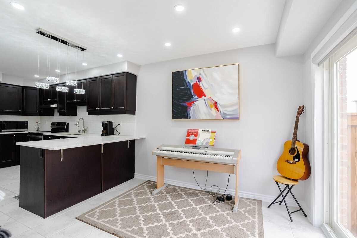 455 Guelph Avenue, #16