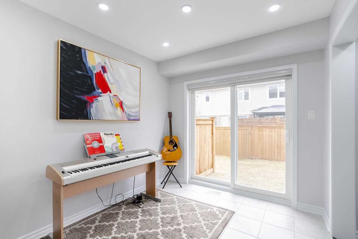 455 Guelph Avenue, #16