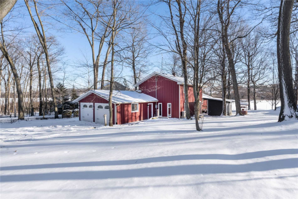 5374 Close Point Rd, Hamilton Township