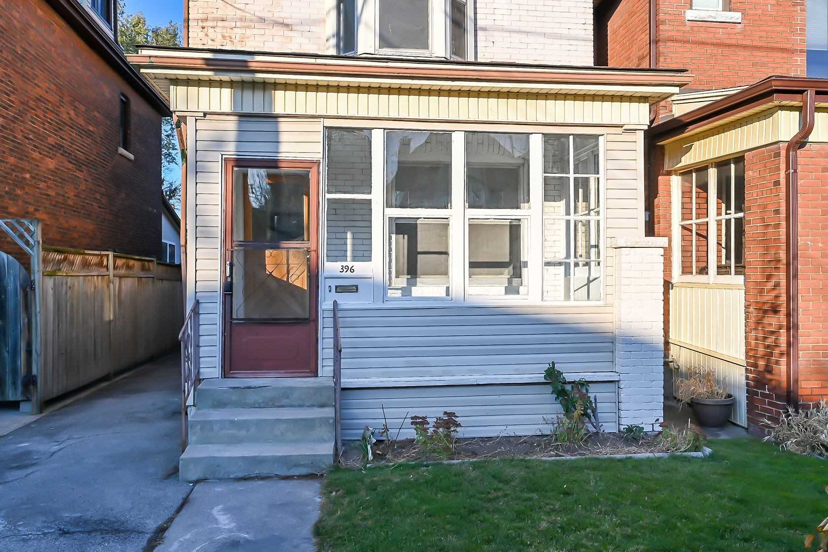 396 Charlton Avenue W