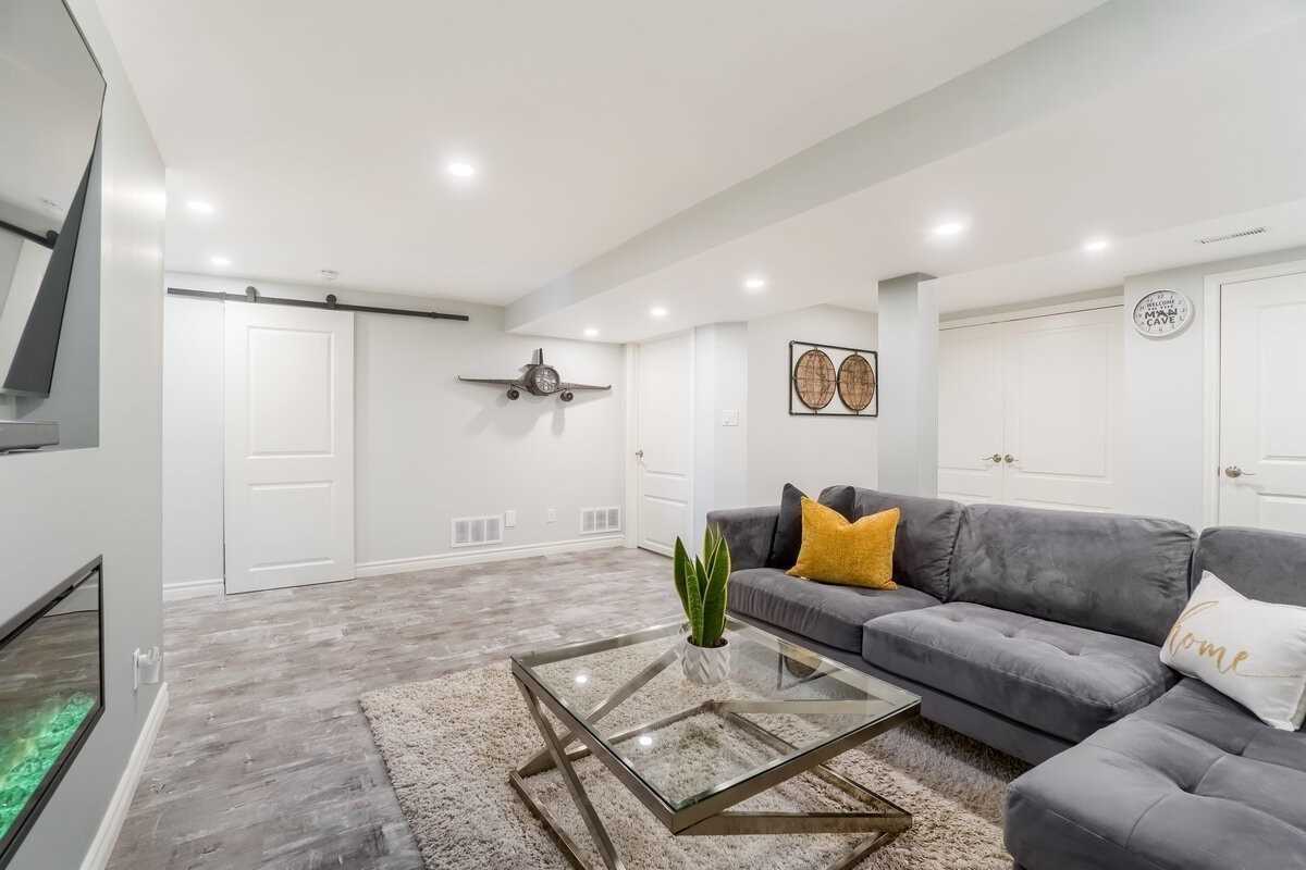 18 Crago Road