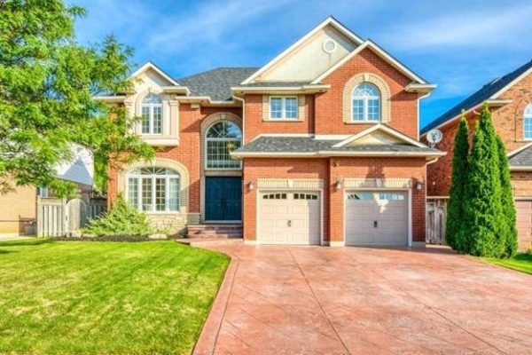 162 Stonehenge Dr, Hamilton