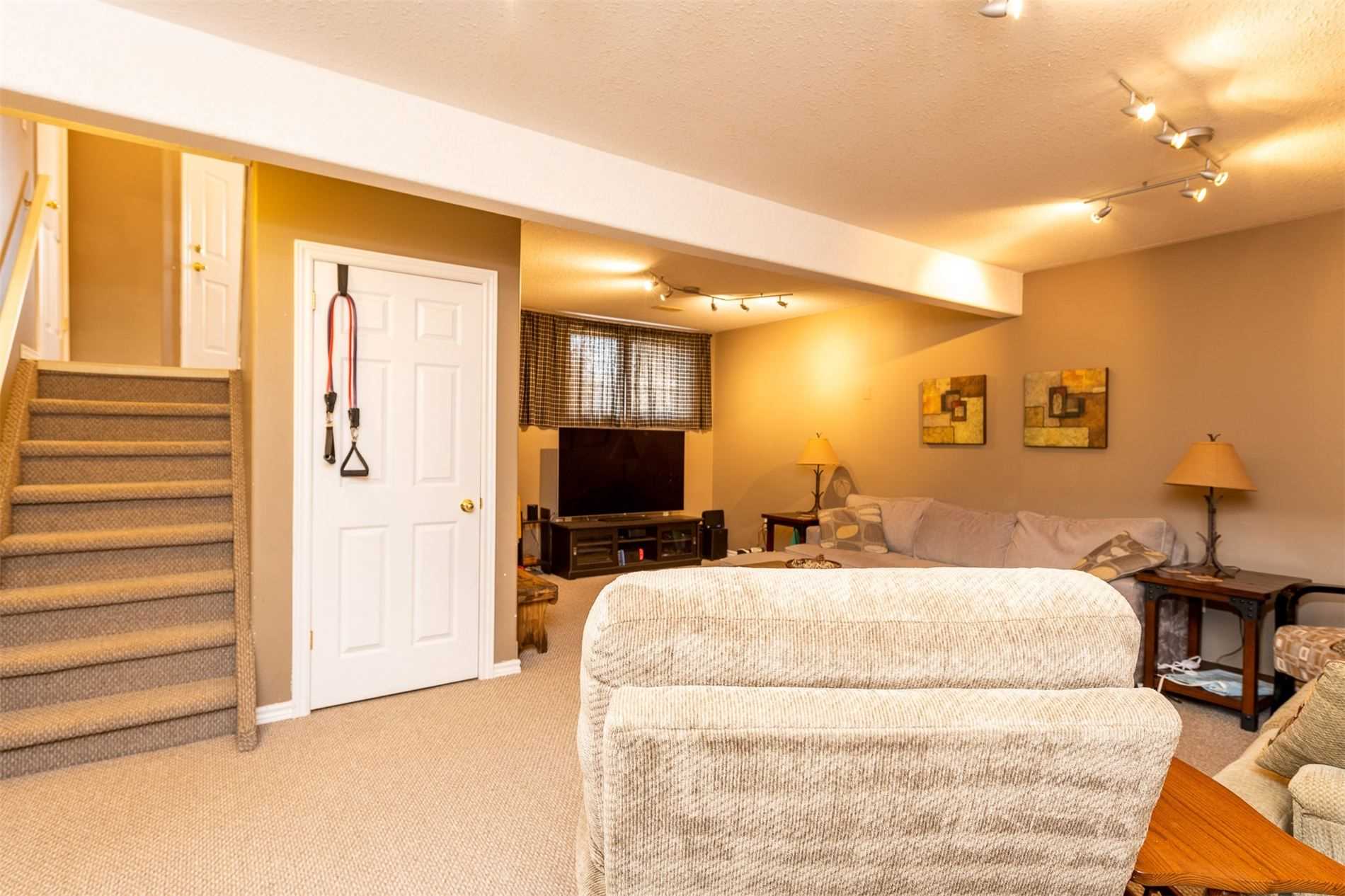 8 Bradley Lane