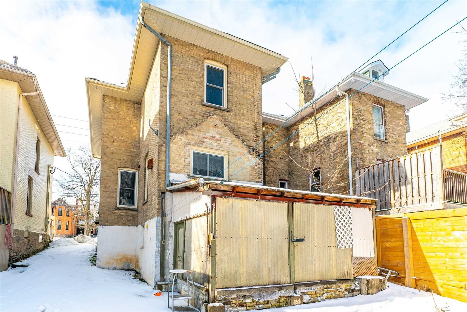 36 Victoria Avenue N