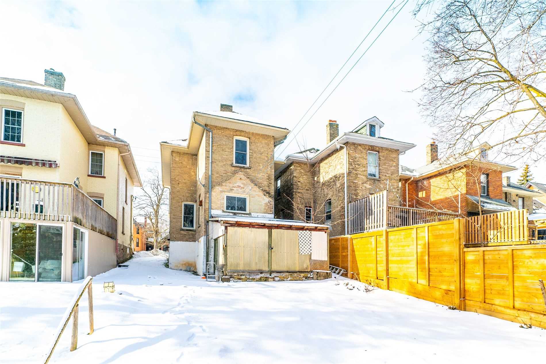 36 Victoria Avenue N