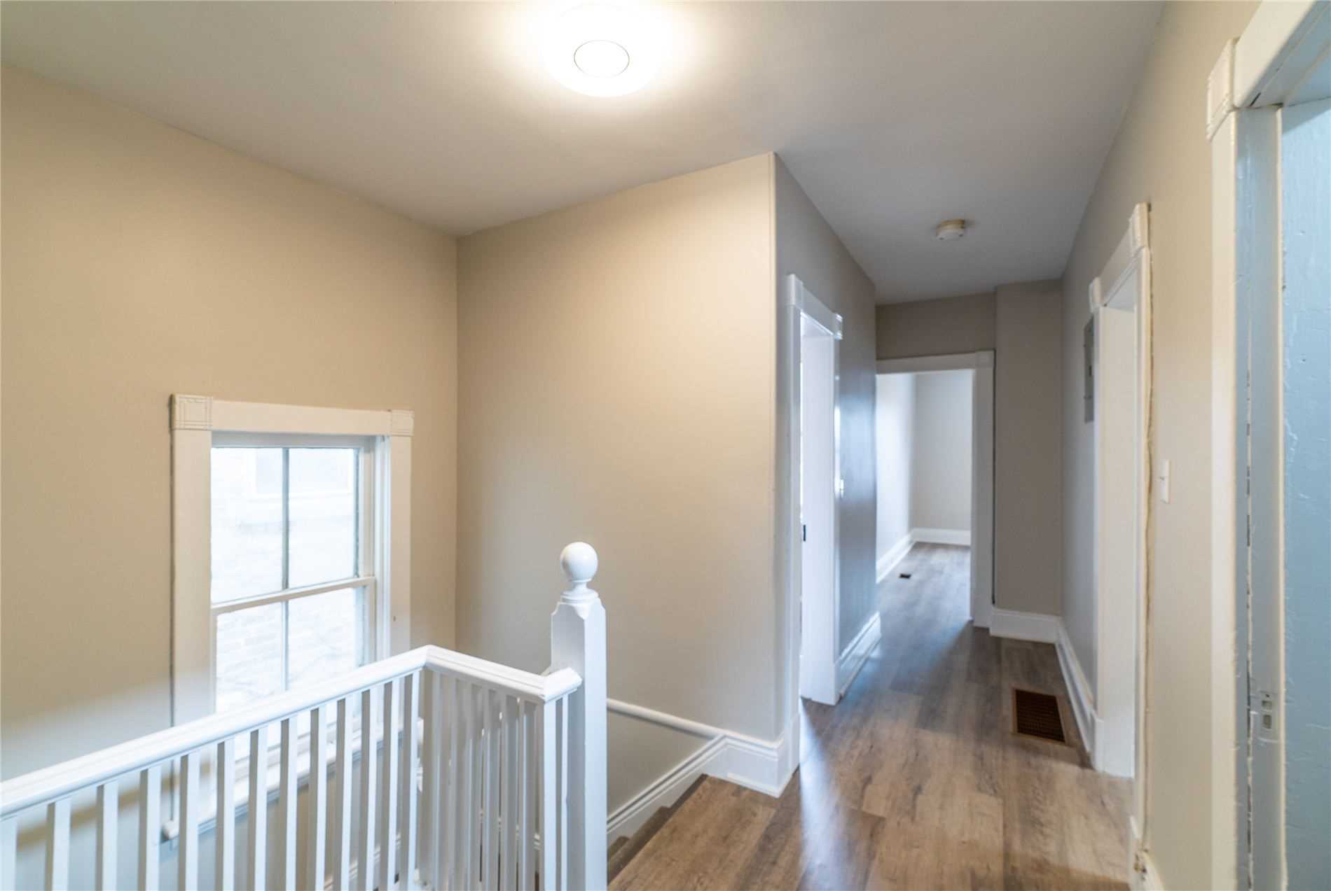 36 Victoria Avenue N