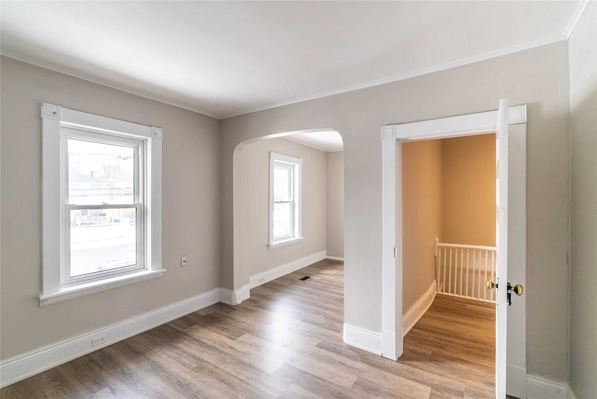 36 Victoria Avenue N