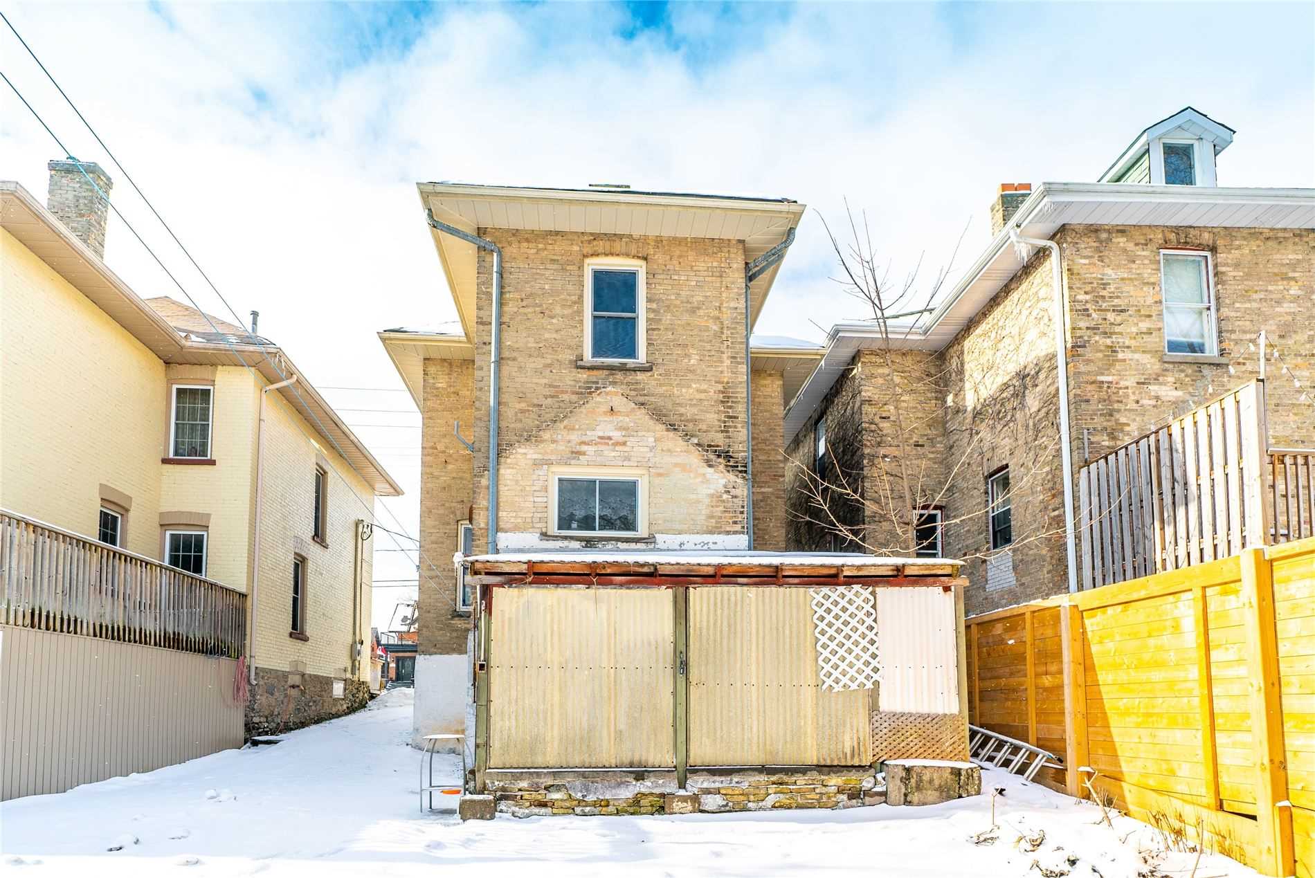 36 Victoria Avenue N