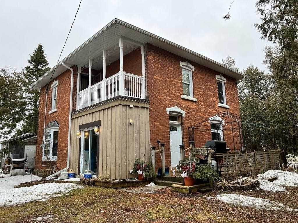 703 Victoria Street