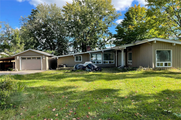 30 Edgewater Dr, Smith-Ennismore-Lakefield