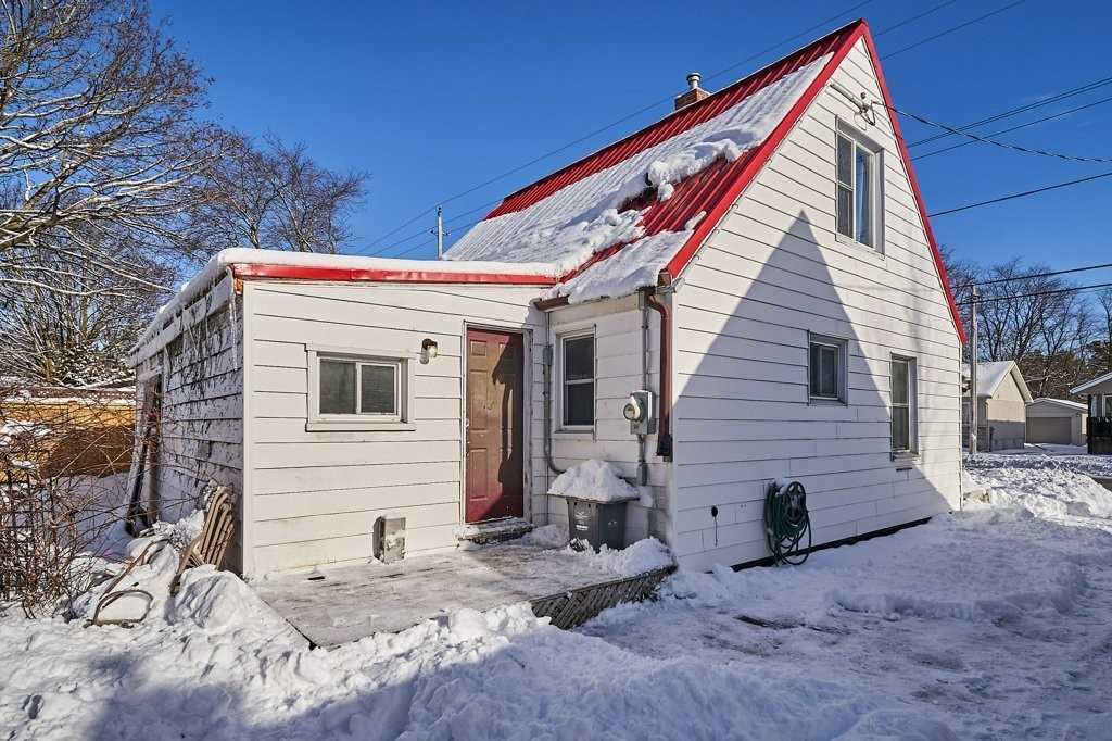 160 Victoria Street N
