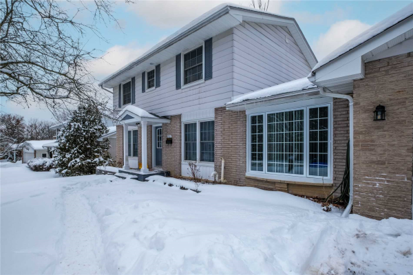 101 Fairway Hill Cres, Kingston