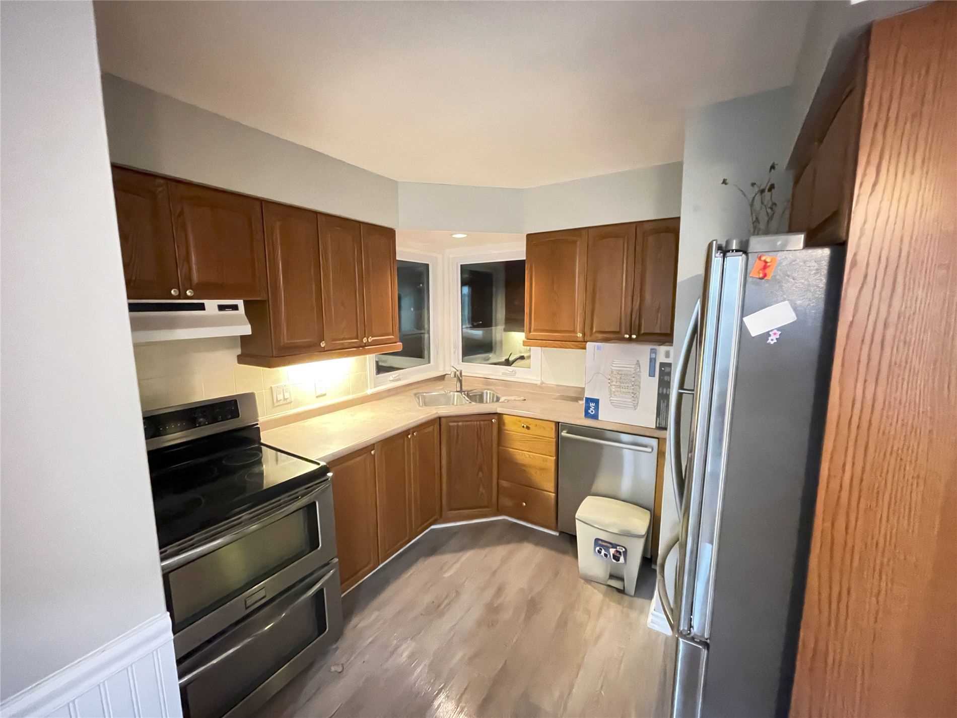 12 Fernwood Cres