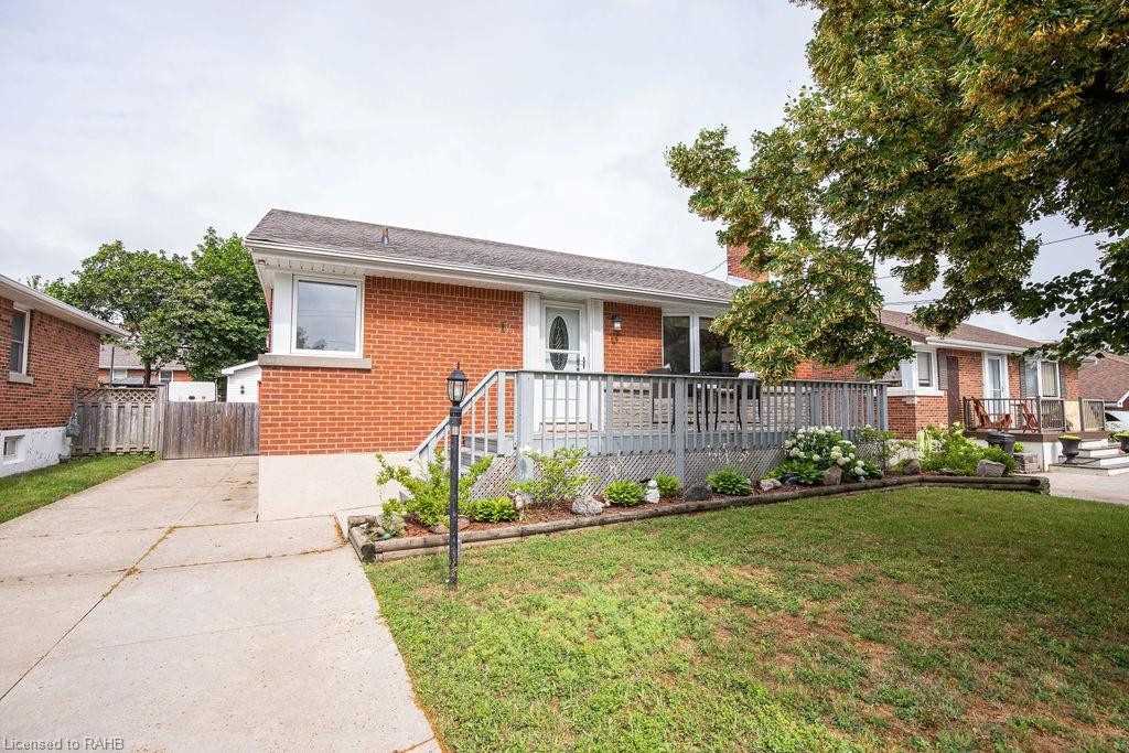 12 Fernwood Cres