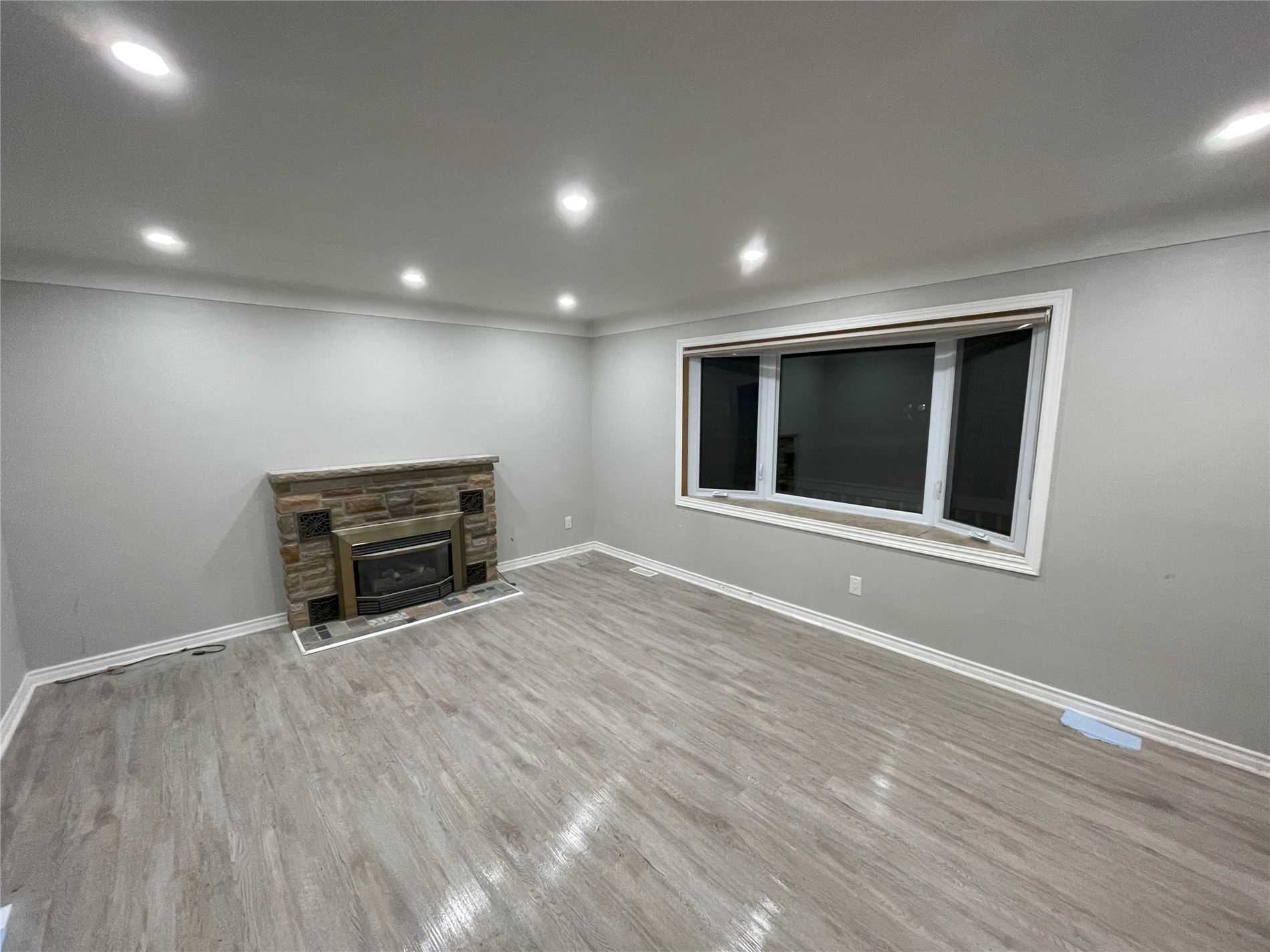 12 Fernwood Cres