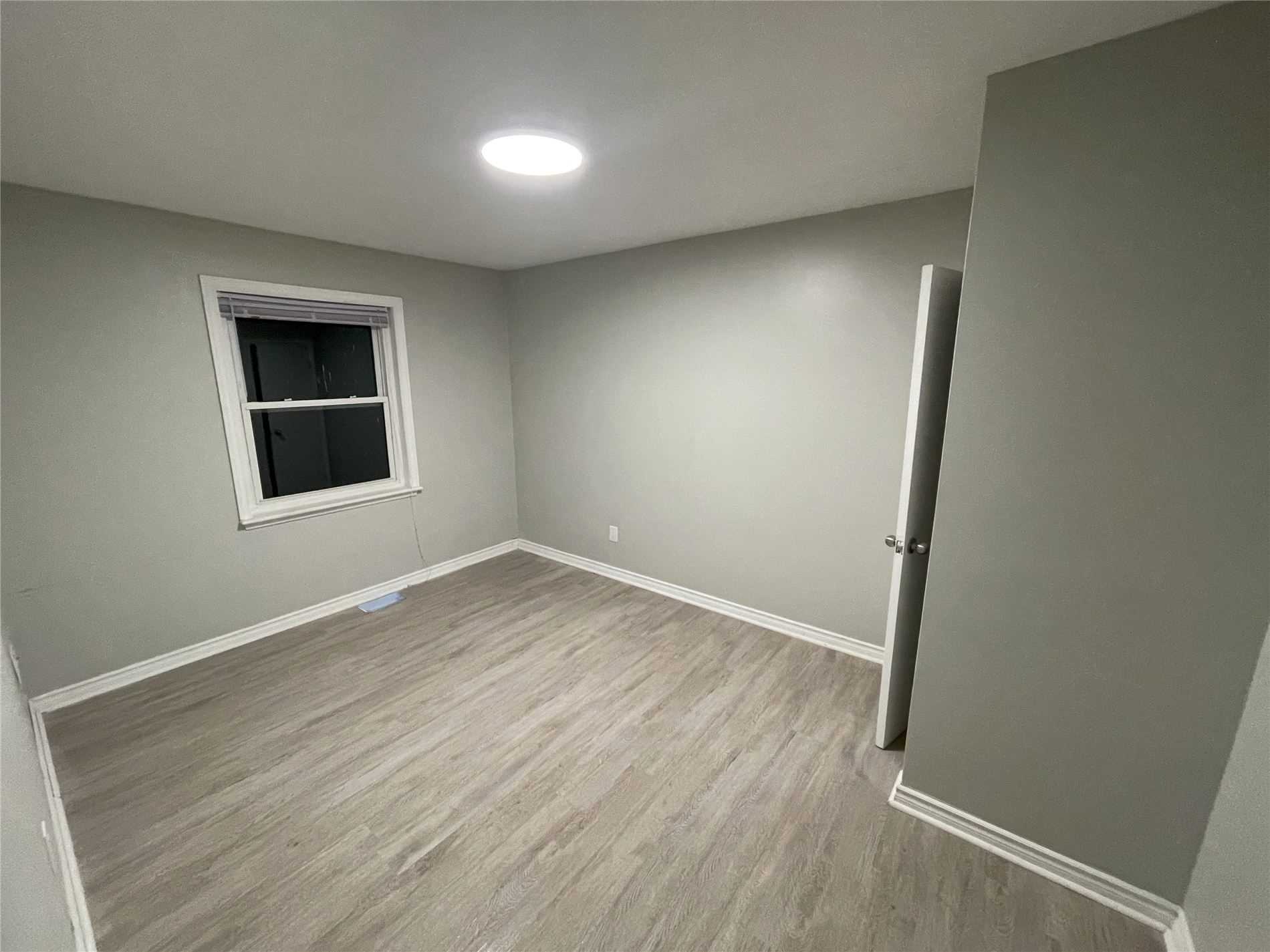 12 Fernwood Cres