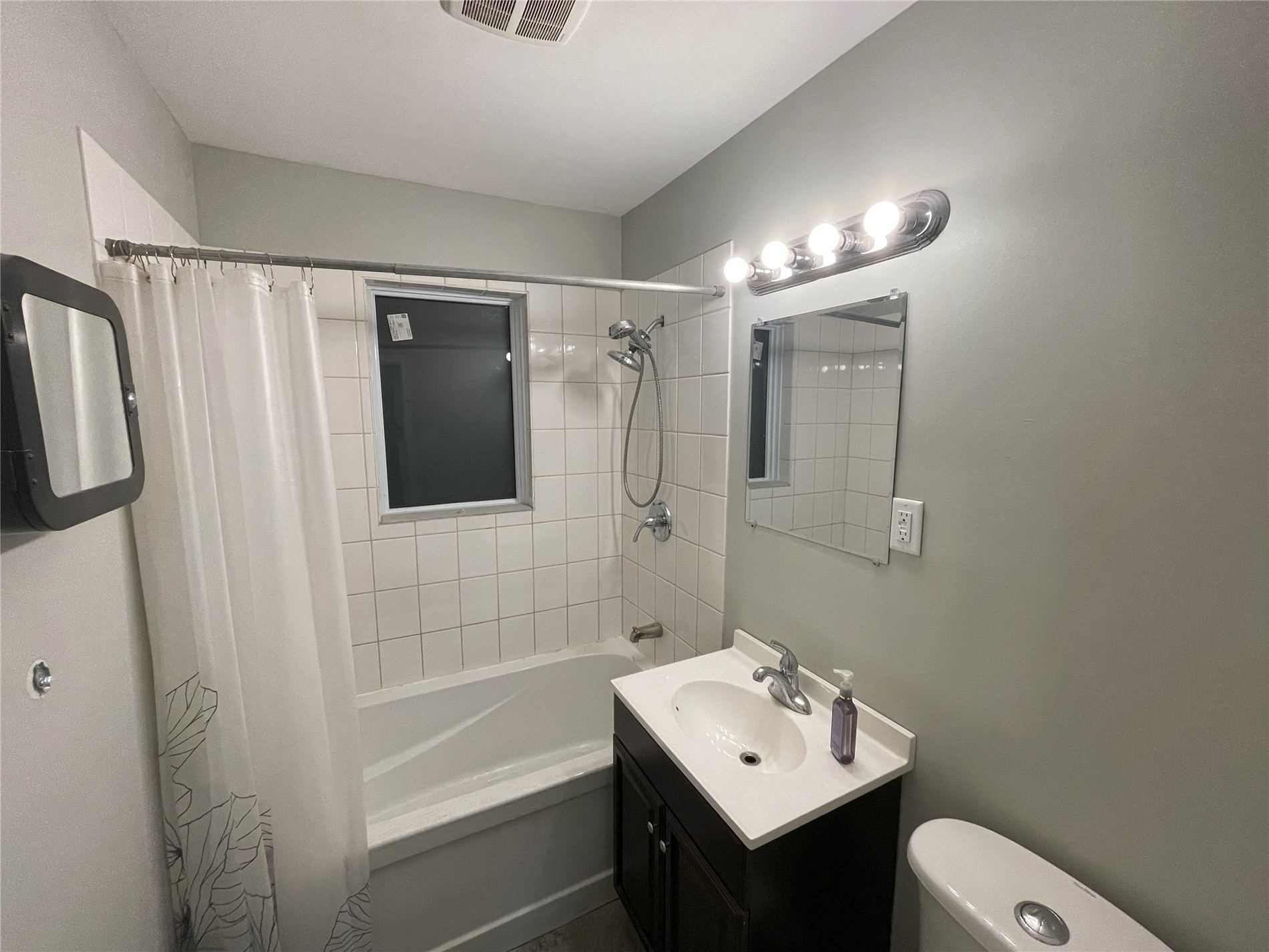 12 Fernwood Cres