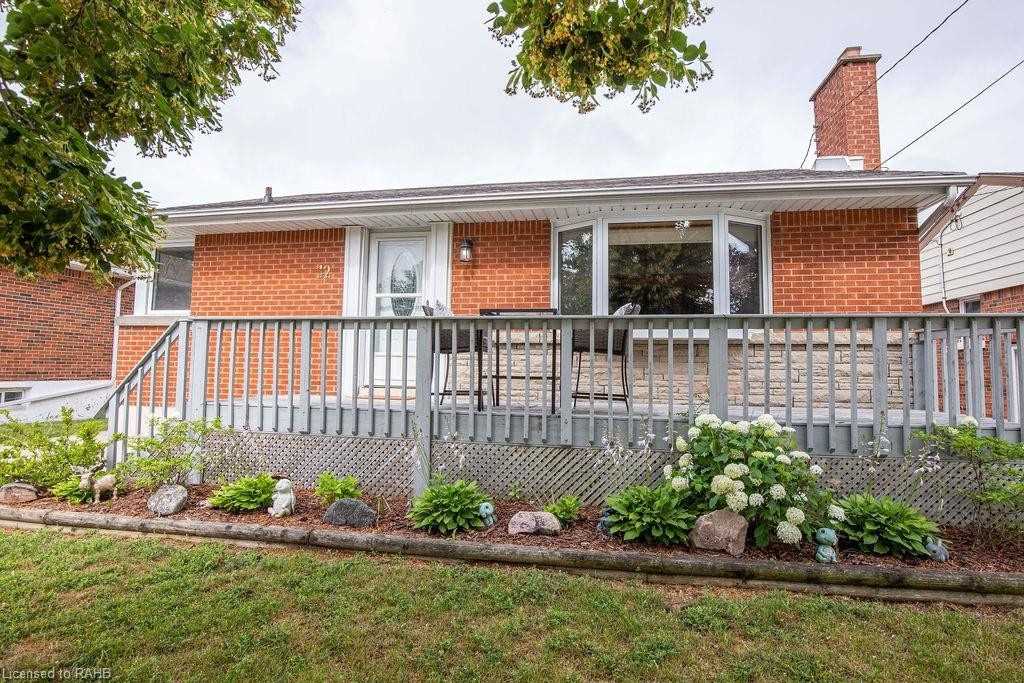 12 Fernwood Cres