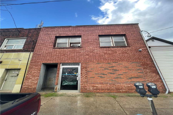 757 Barton St E, Hamilton