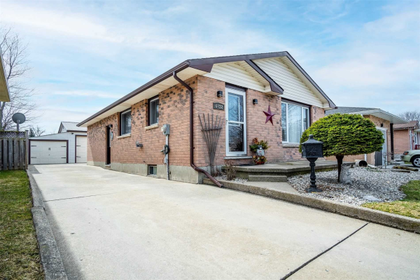 6432 Armstrong Dr, Niagara Falls