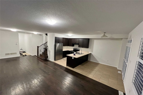 105 Oaktree Dr