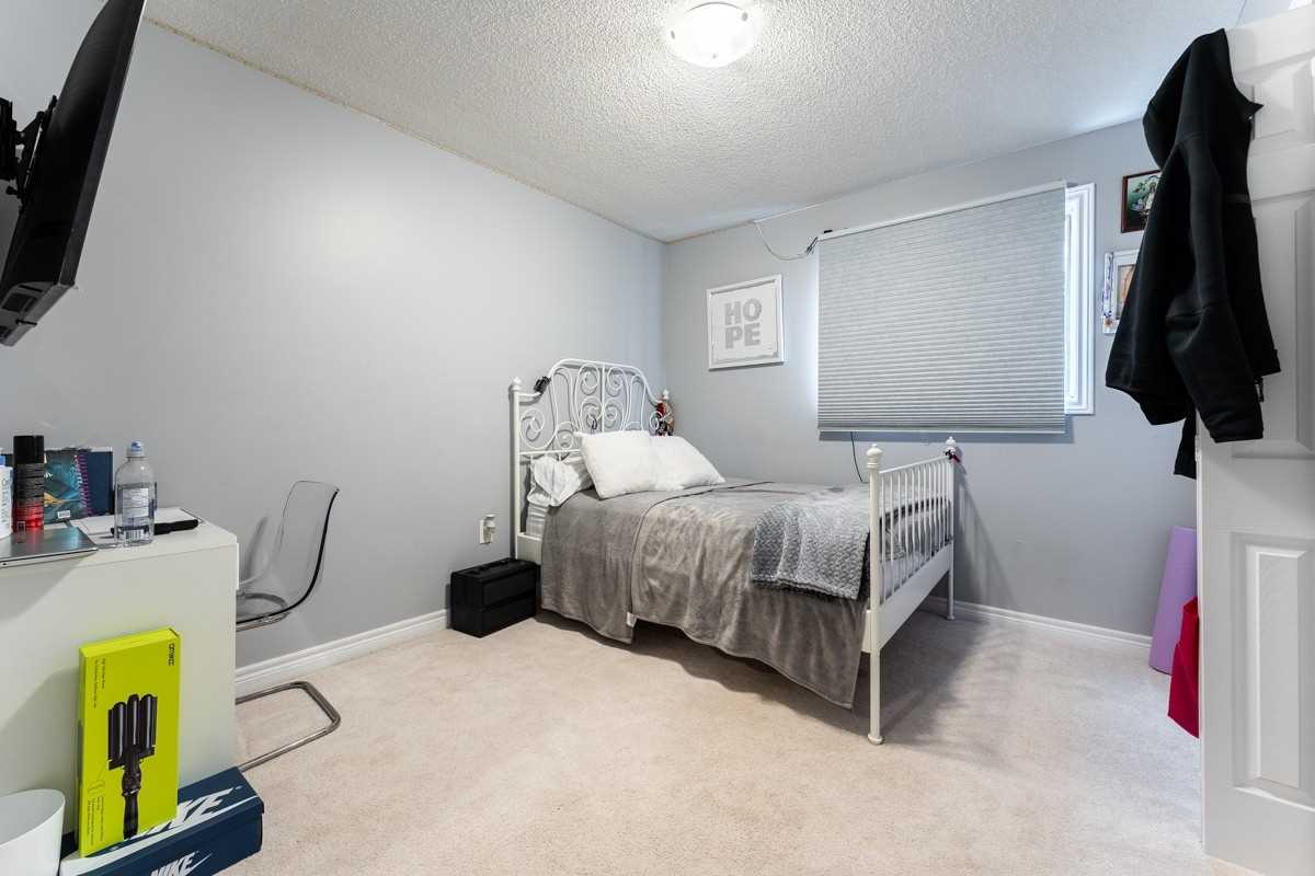 141 Edgewater Dr